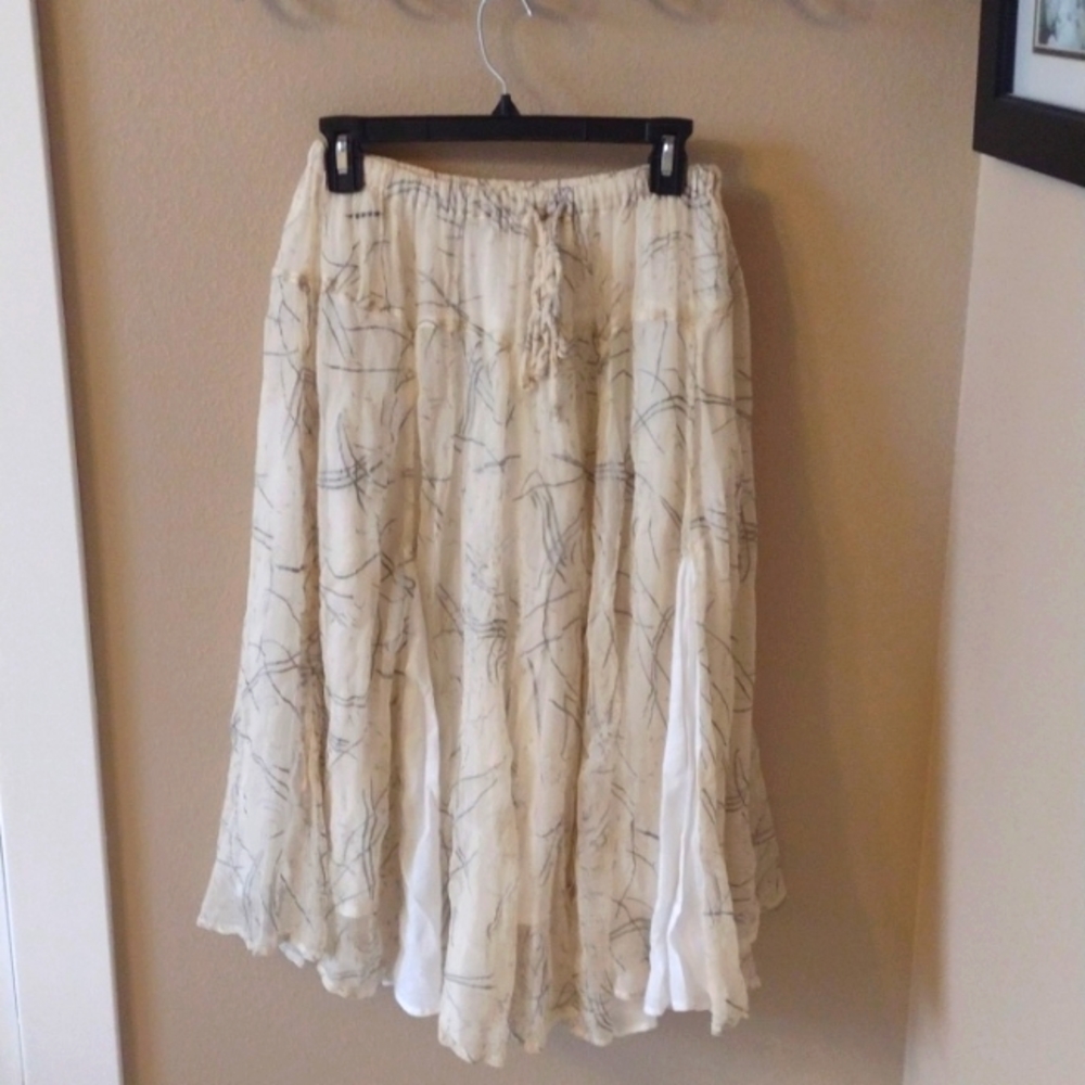 Blue Willi's off-white lightweight skirt